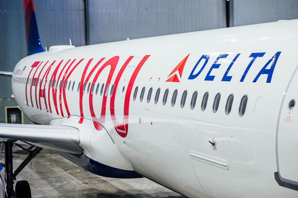 Delta pays record 1.6 billion in profit sharing to staff and puts